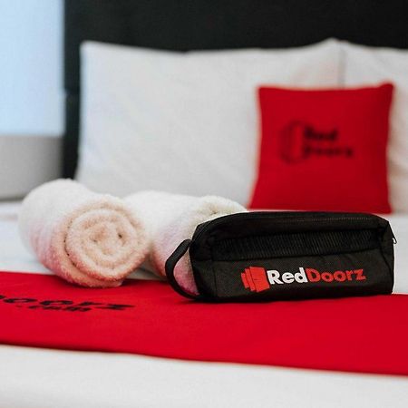 Reddoorz At Hotel Rumberpon Sorong Exterior foto