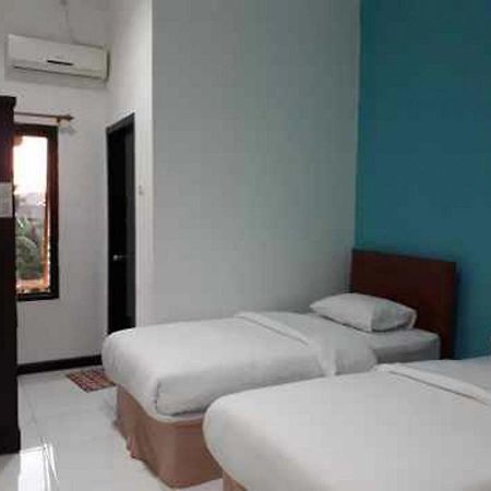 Reddoorz At Hotel Rumberpon Sorong Exterior foto