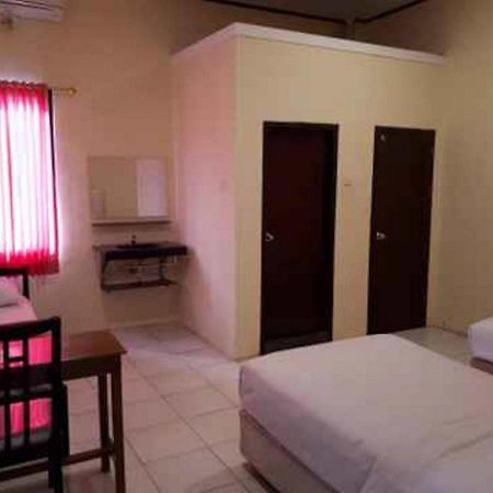 Reddoorz At Hotel Rumberpon Sorong Exterior foto