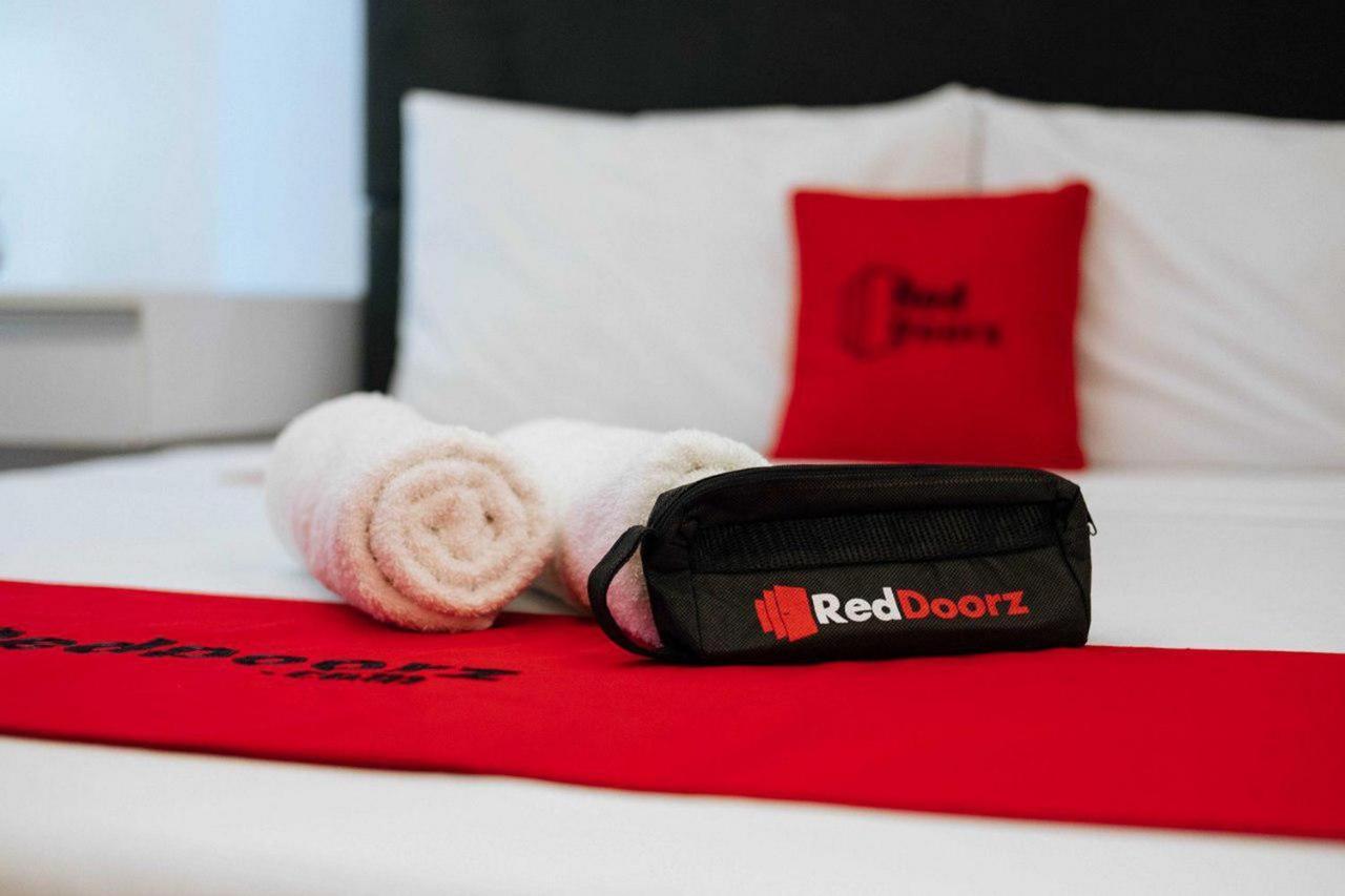 Reddoorz At Hotel Rumberpon Sorong Exterior foto