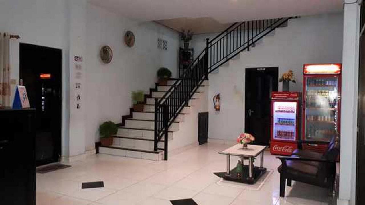 Reddoorz At Hotel Rumberpon Sorong Exterior foto