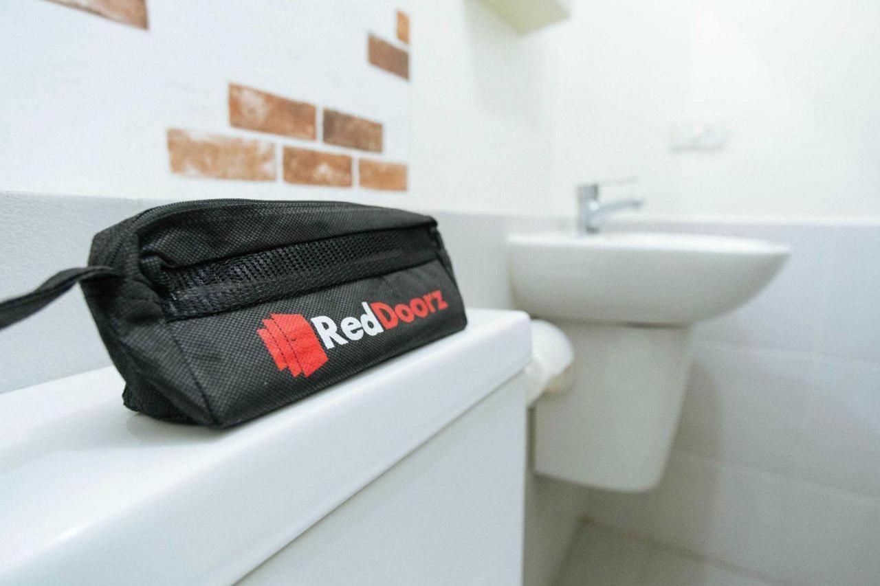 Reddoorz At Hotel Rumberpon Sorong Exterior foto